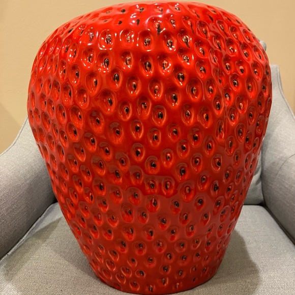 TikTok Viral Strawberry Stool - Picture 1 of 3